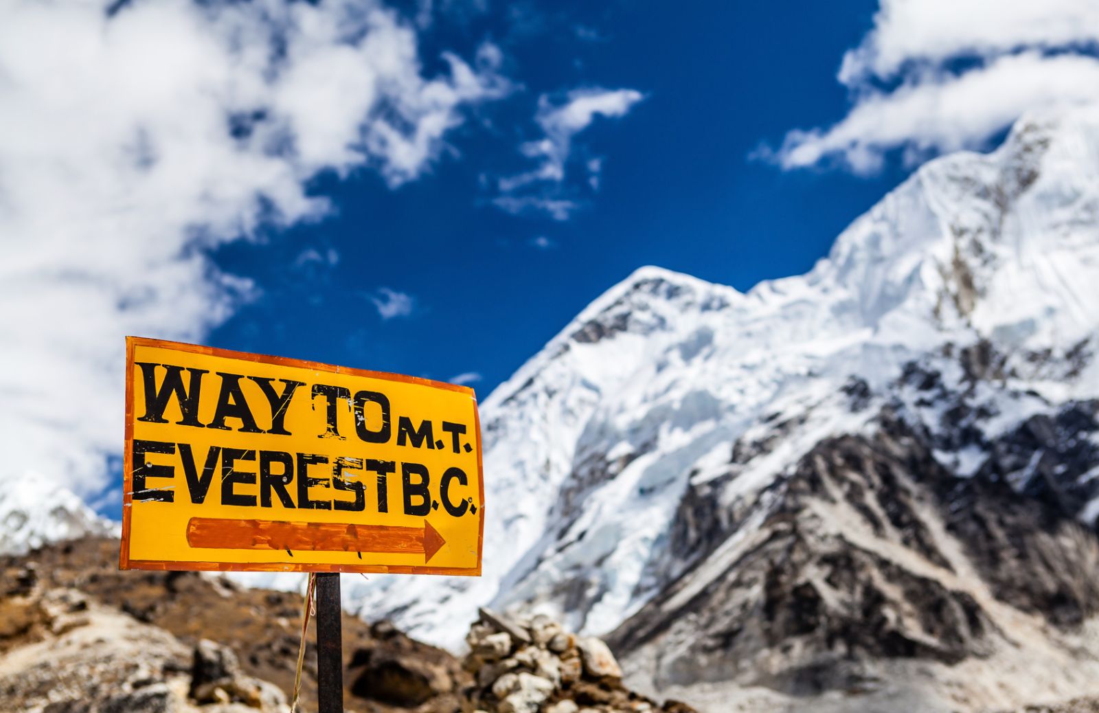 L’Everest è diventato una discarica