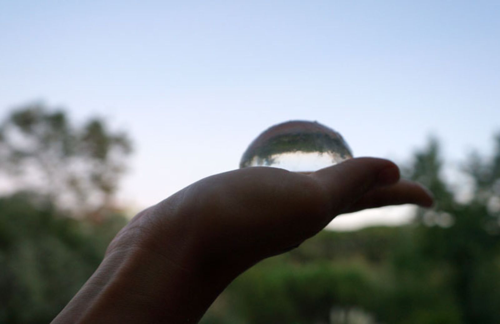 Ooho, l’eco-membrana che sostituisce le bottiglie di plastica 