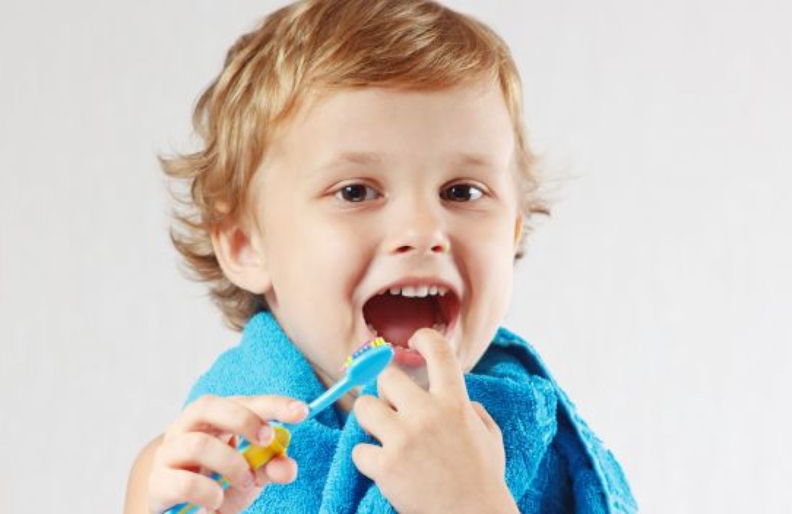 Come sconfiggere la carie dentale dei bambini: i consigli degli esperti