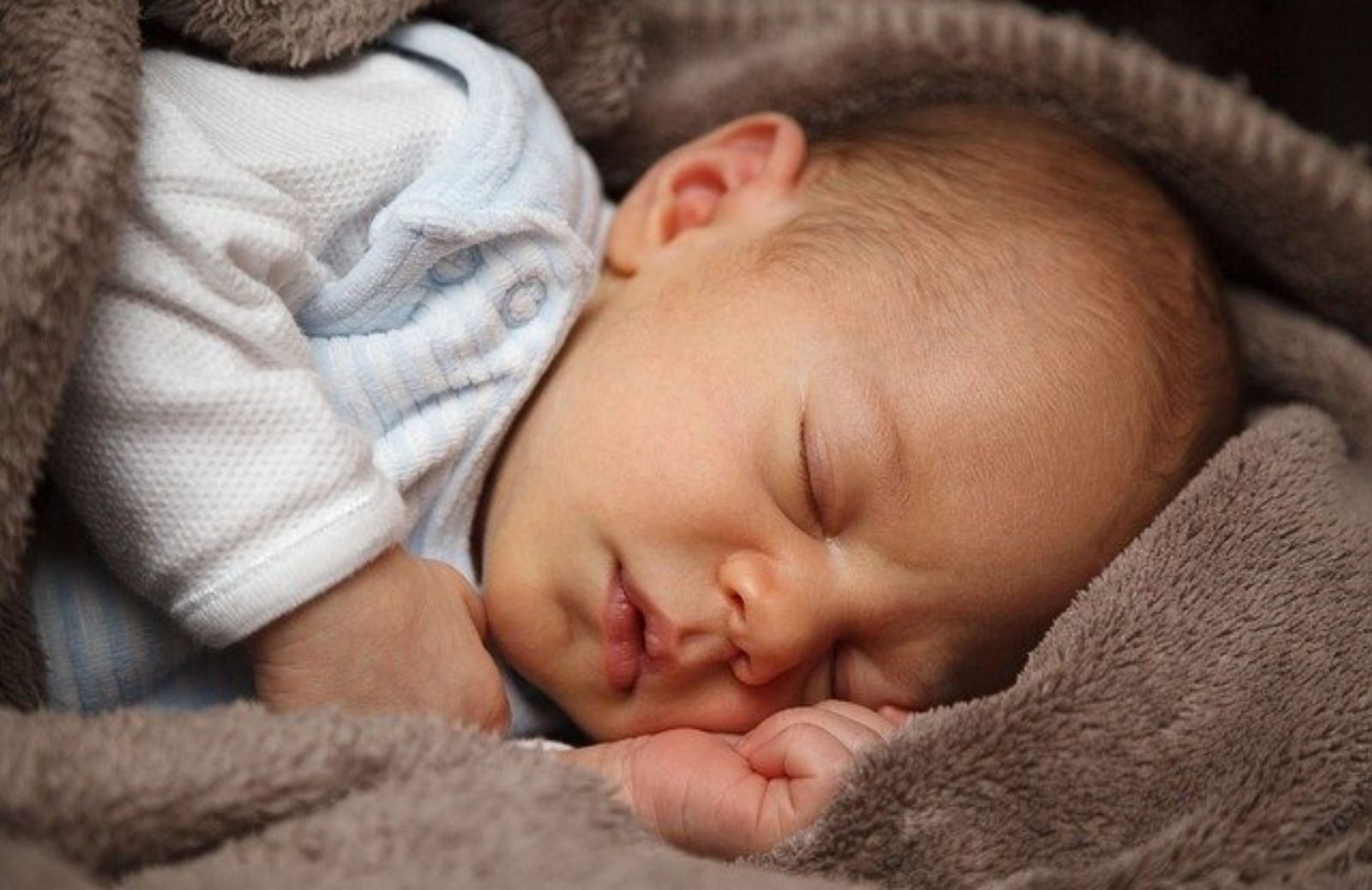 Meconio: tutto sulle prime feci del neonato