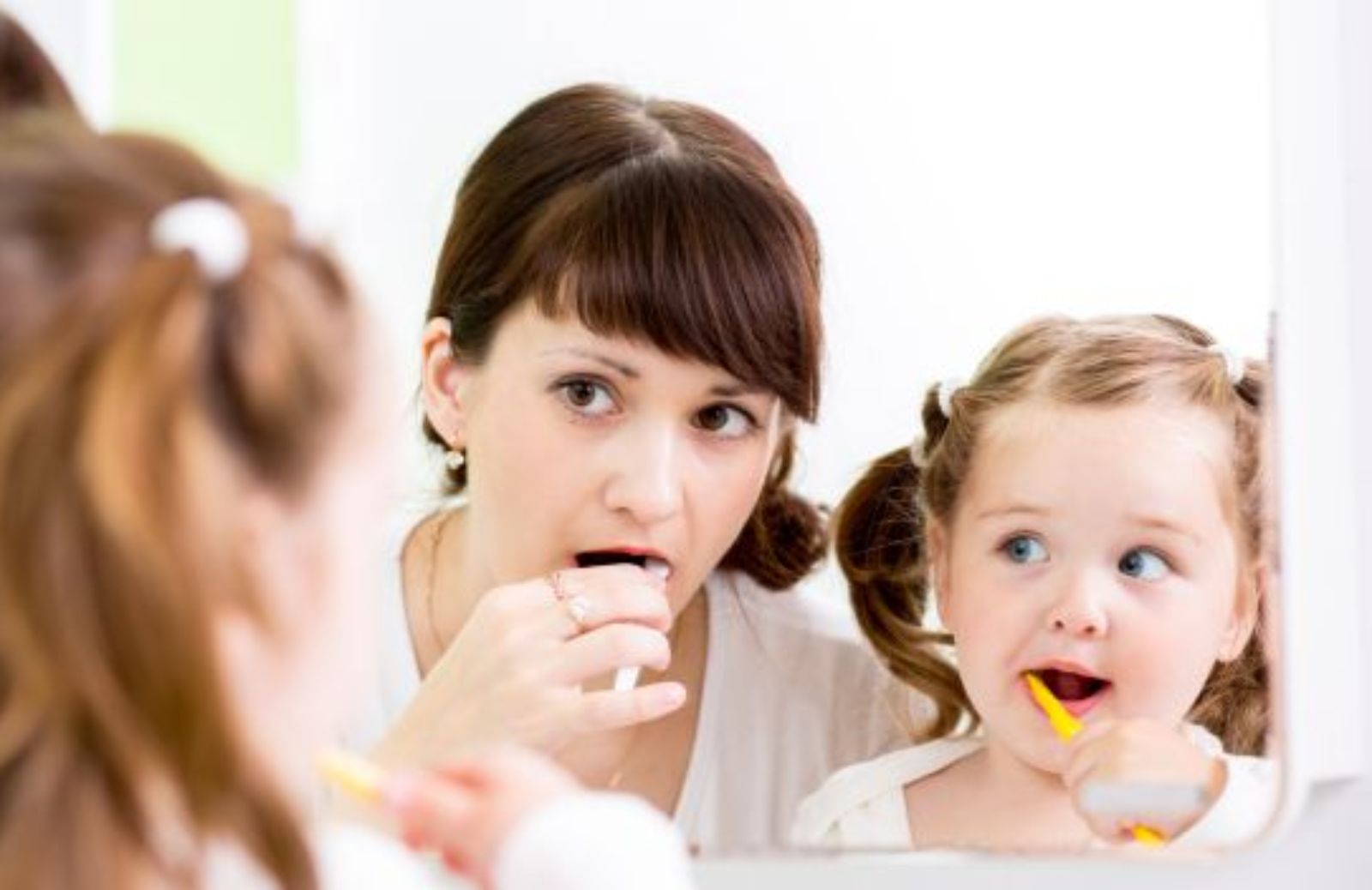 Come insegnare ai bambini a lavarsi i denti