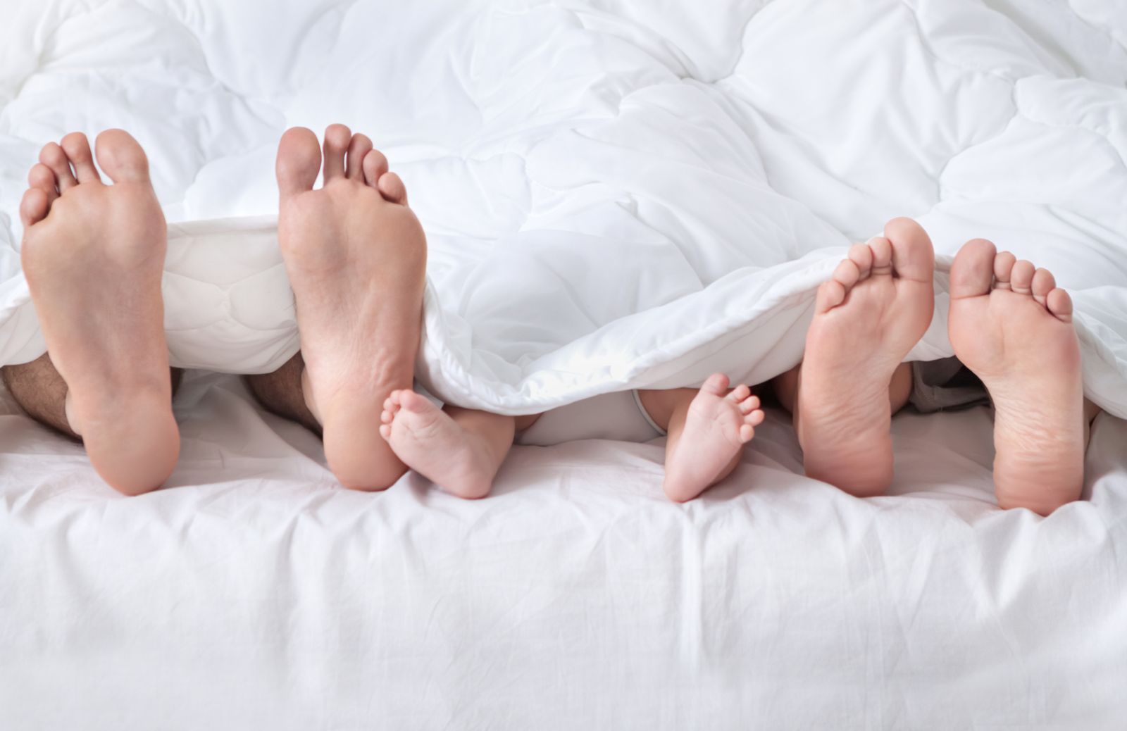 Dormire nel lettone fa male ai bambini?