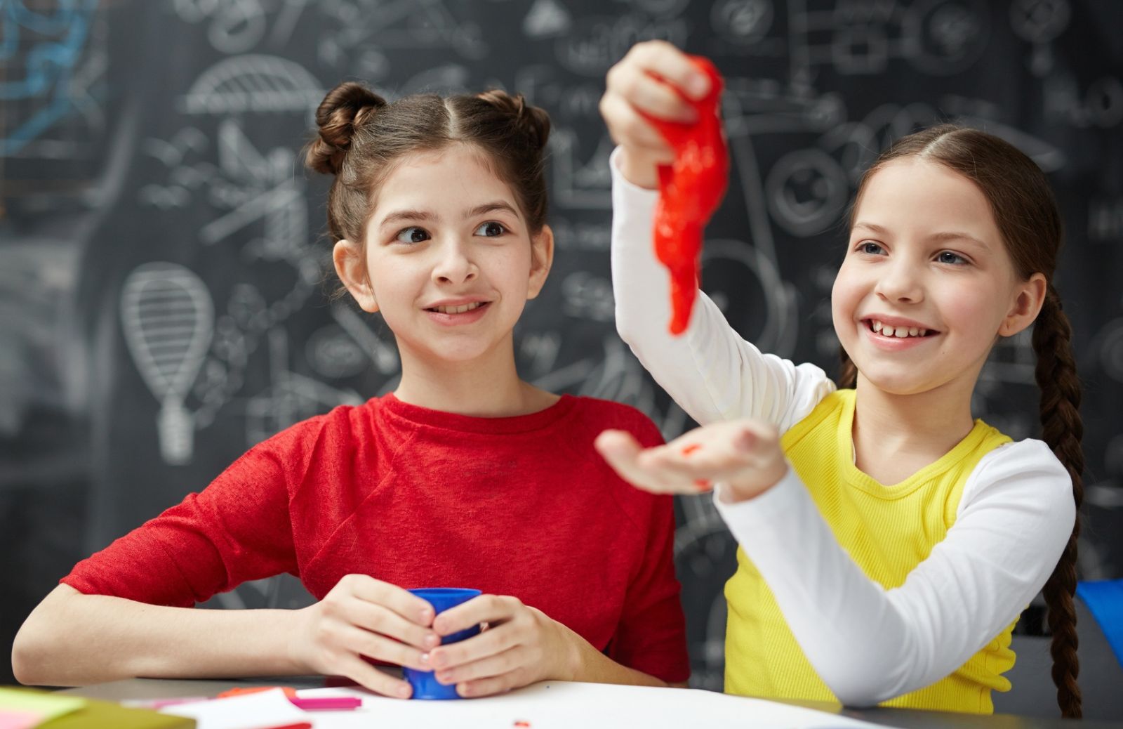 Come fare lo slime, la gelatina appiccicosa che fa impazzire i bambini