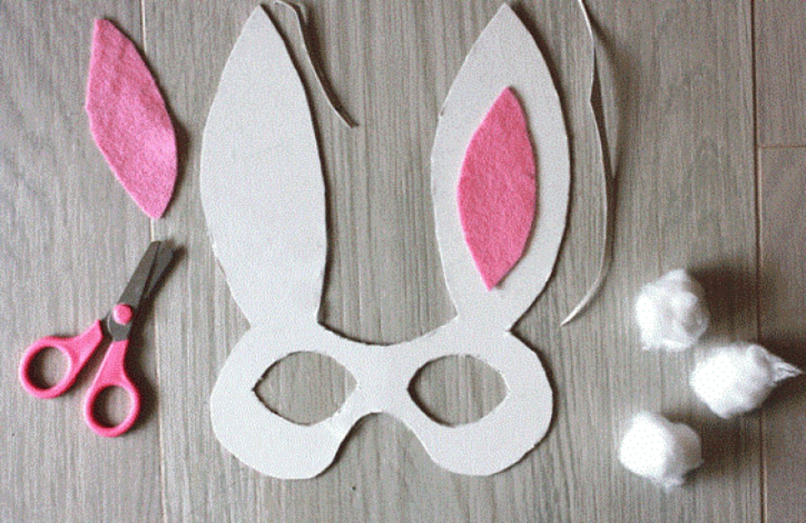 Come realizzare con i bambini una maschera di Carnevale da coniglietto