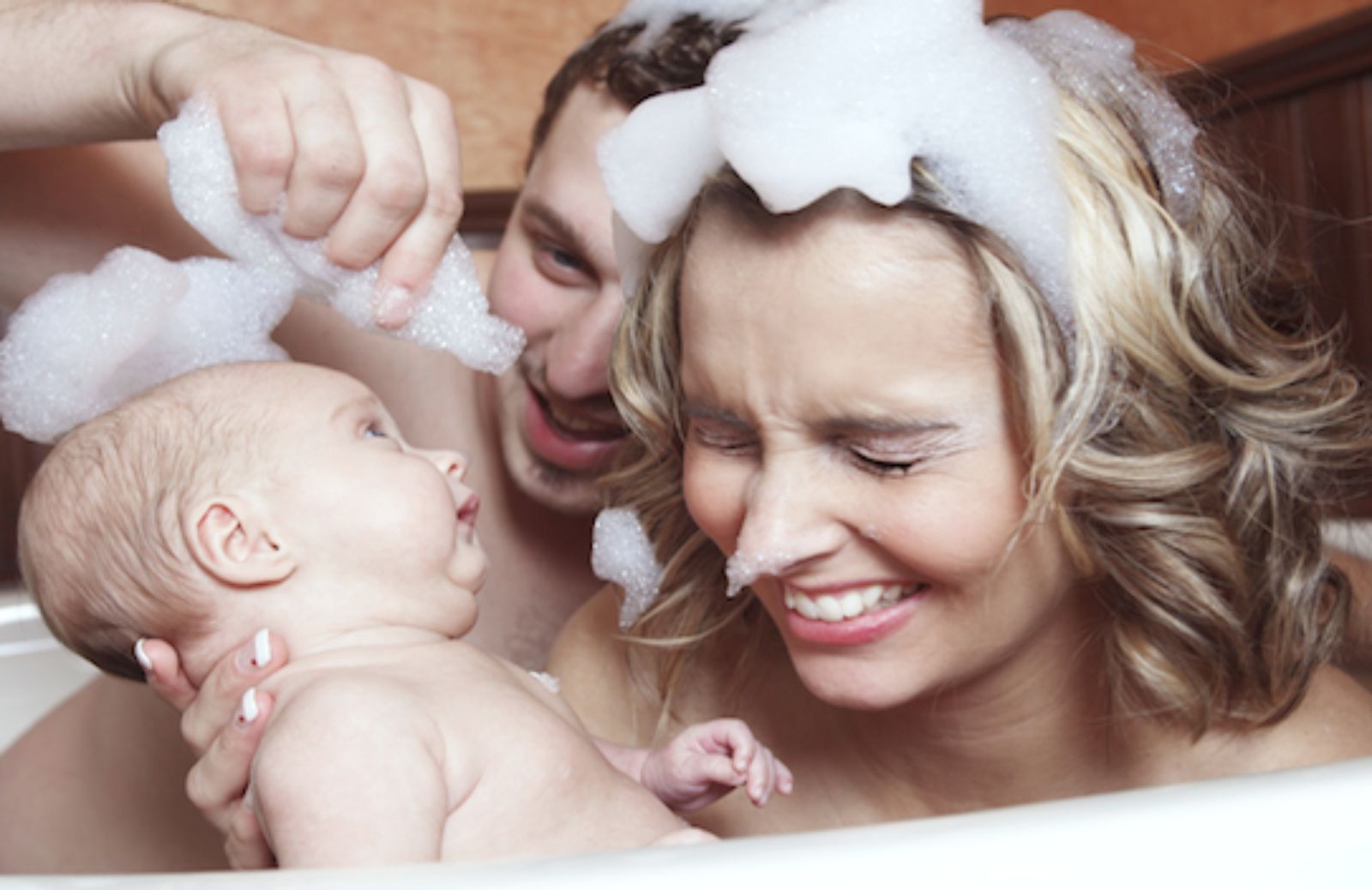 Come lavare i capelli di un neonato