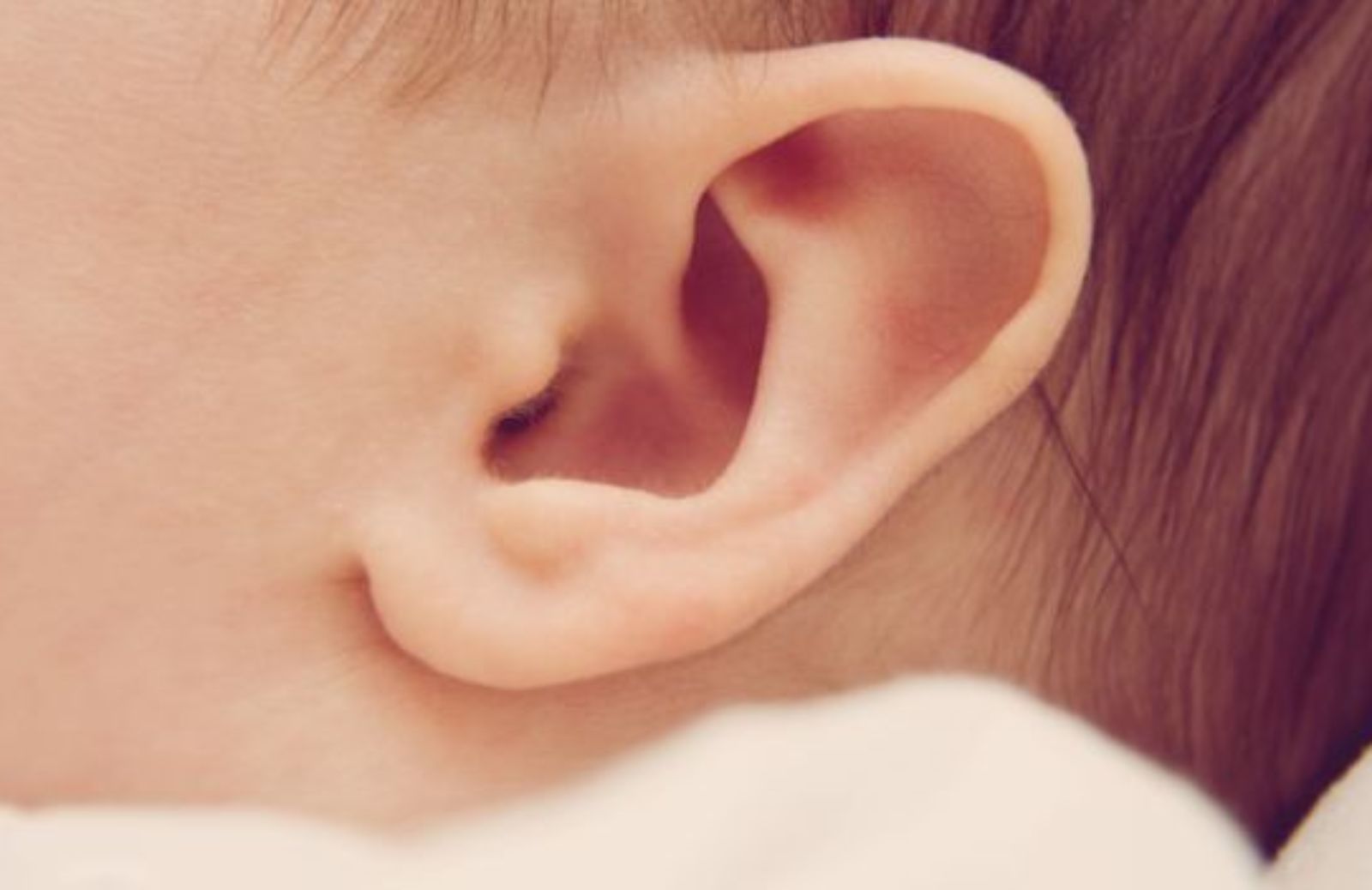 Come pulire le orecchie di un neonato