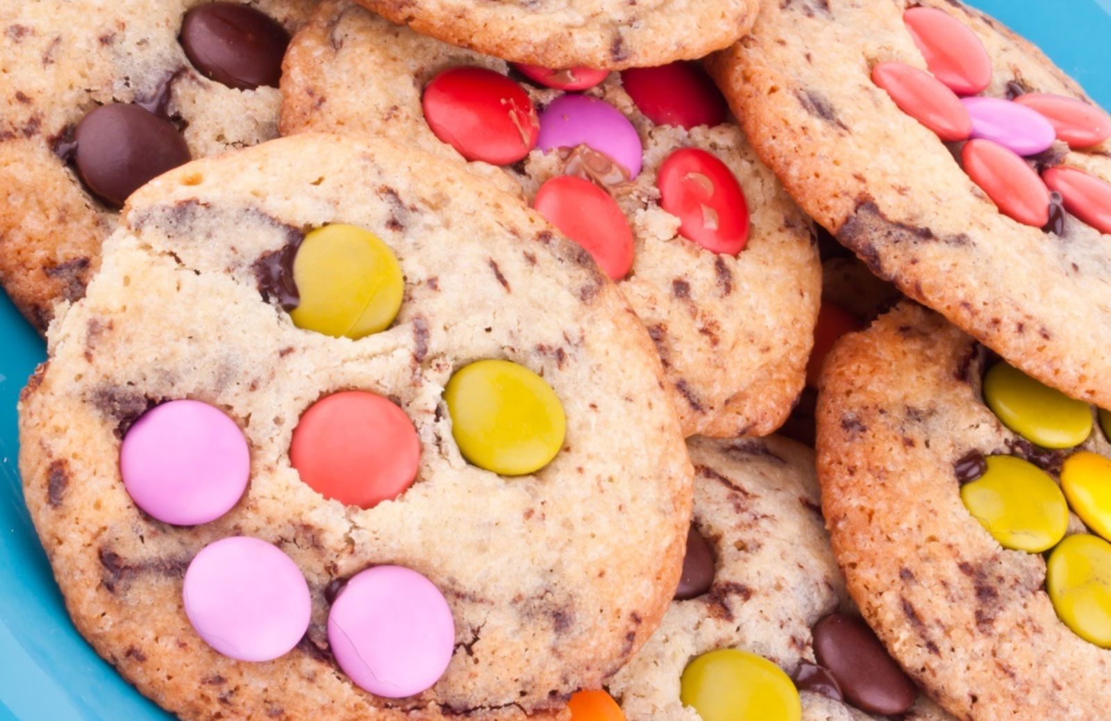 Come preparare i biscotti con gli smarties per i bambini