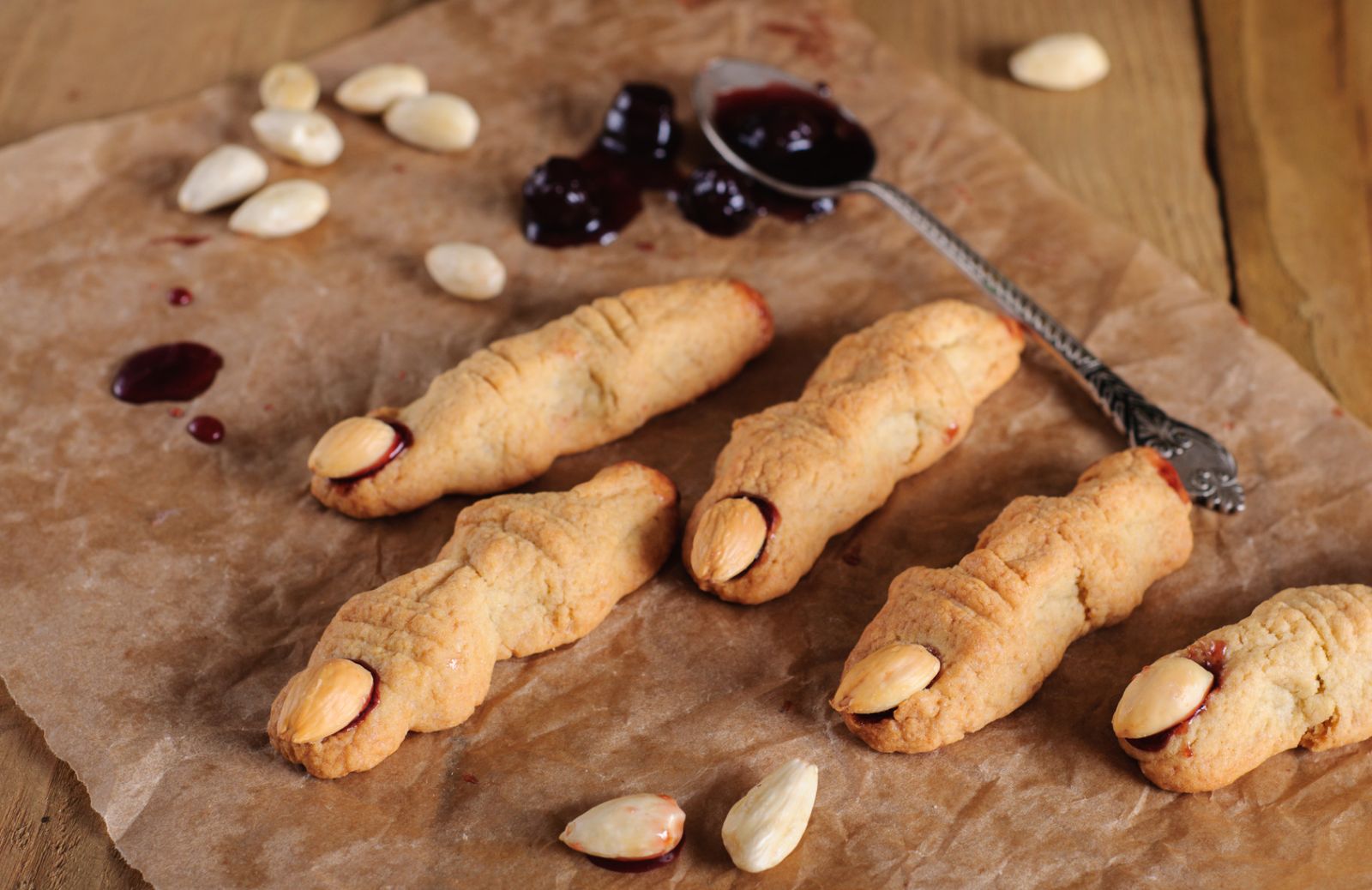 Come preparare i biscotti dita della strega per Halloween