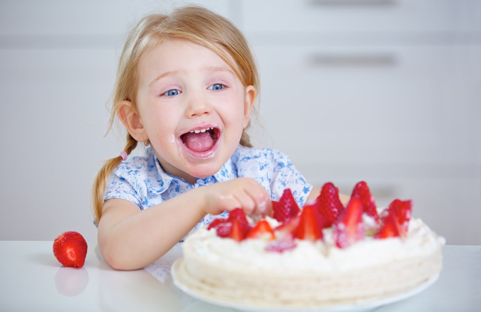 Come preparare una torta fredda per la merenda estiva dei bambini