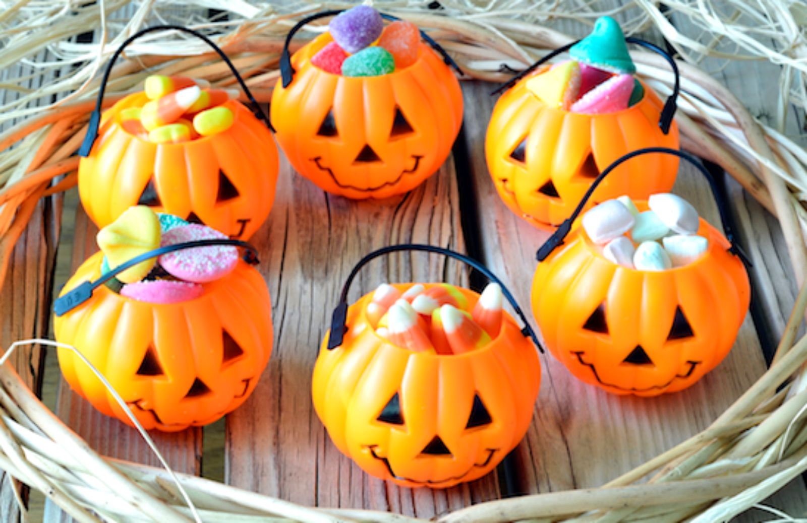 Come fare i cestini di dolcetti per Halloween