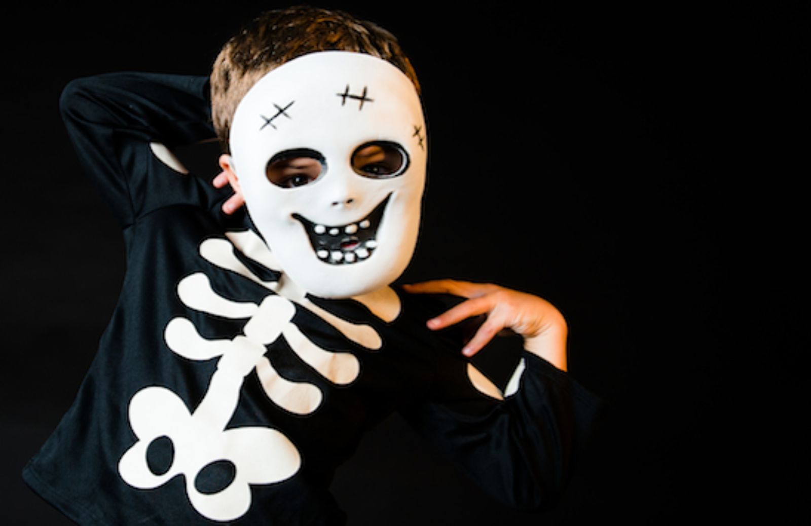 Come fare un costume da scheletro per Halloween