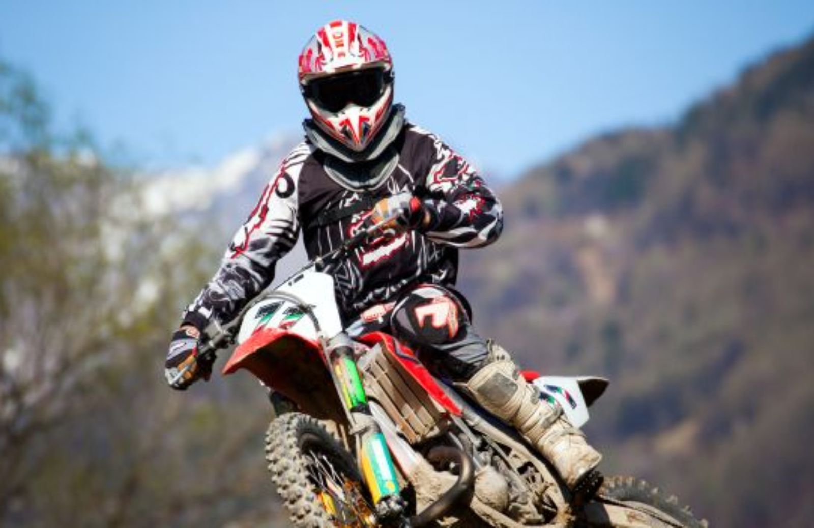 Come scegliere l'abbigliamento adatto per il motocross