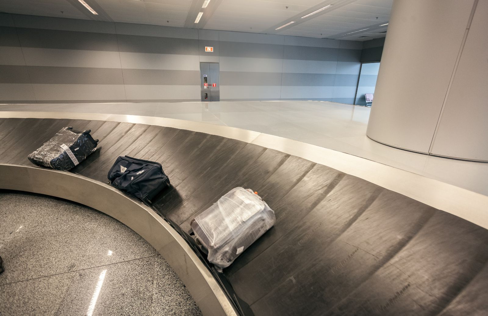 Valigia in aeroporto: come farla arrivare prima sul nastro trasportatore