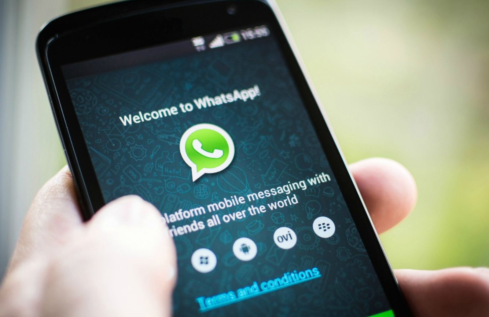 WhatsApp gratis: via il canone annuale 