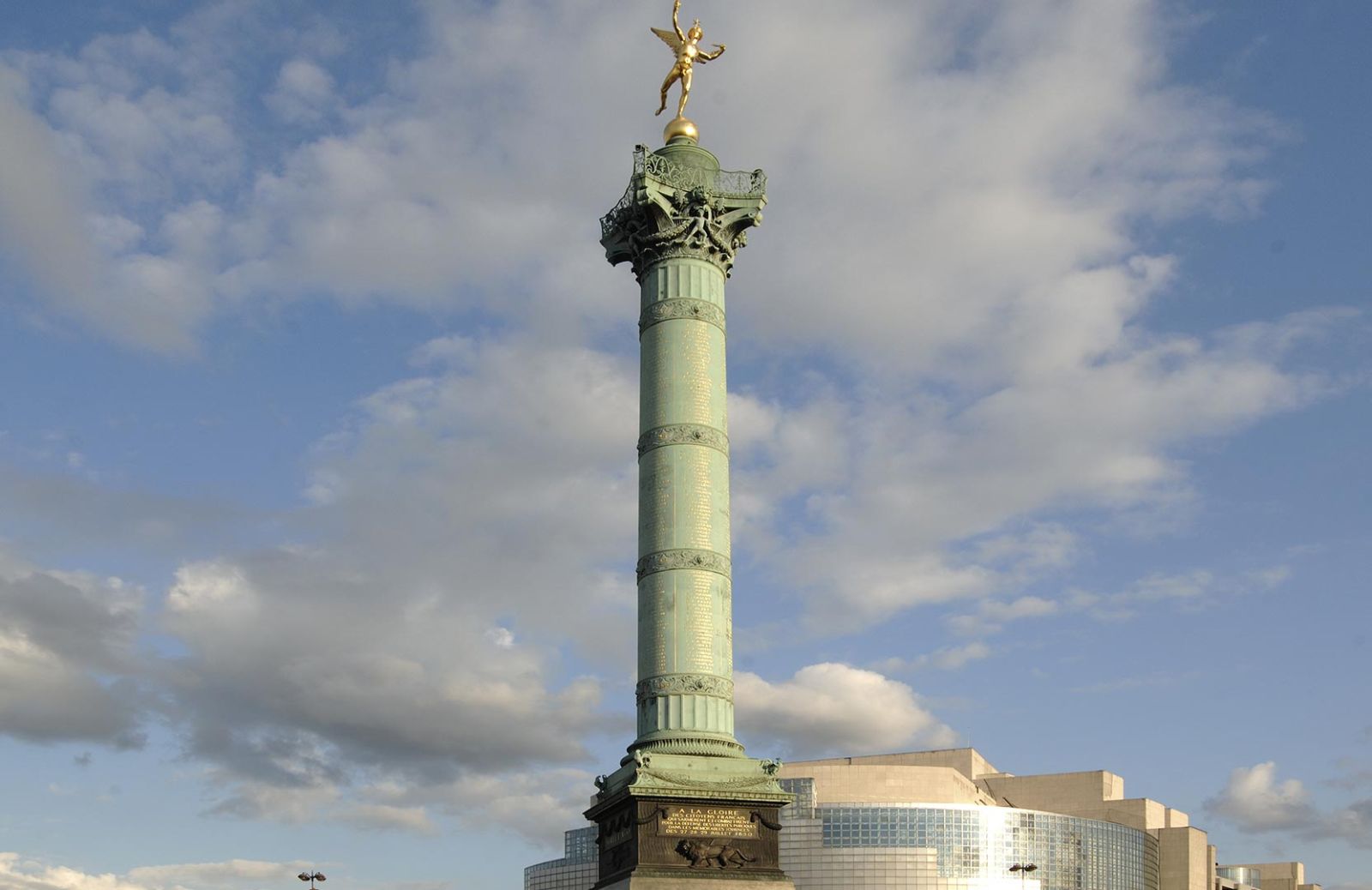 A Parigi si festeggia una ricorrenza speciale: la presa della Bastiglia