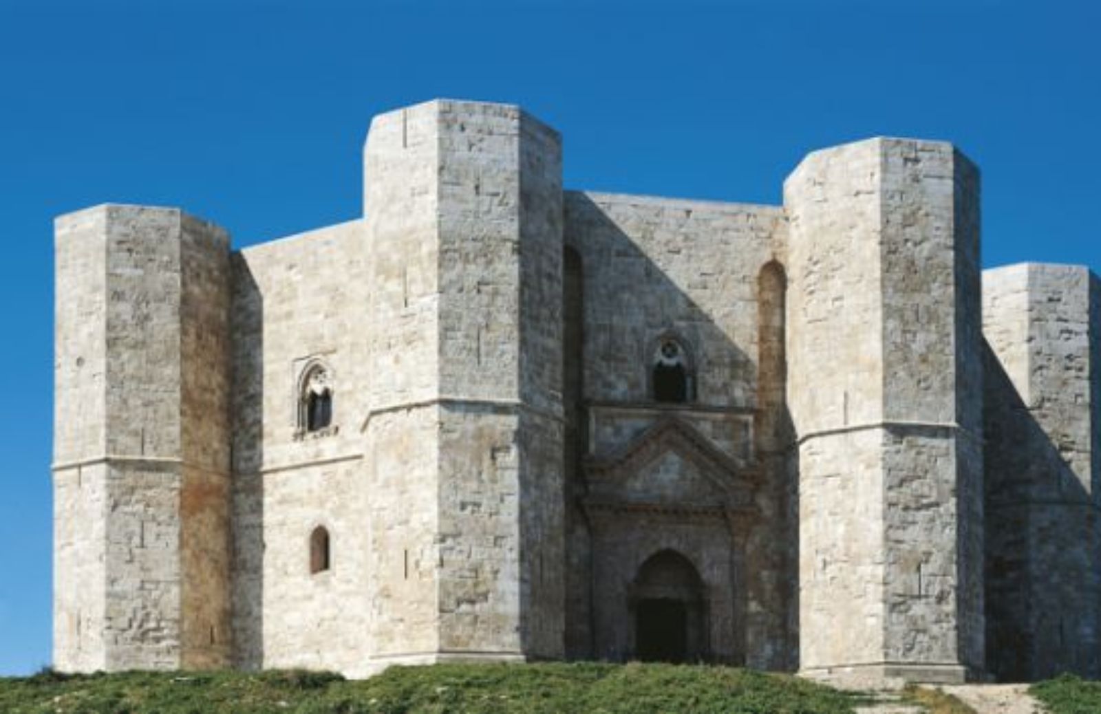 Castel del Monte: la misteriosa fortezza di Federico