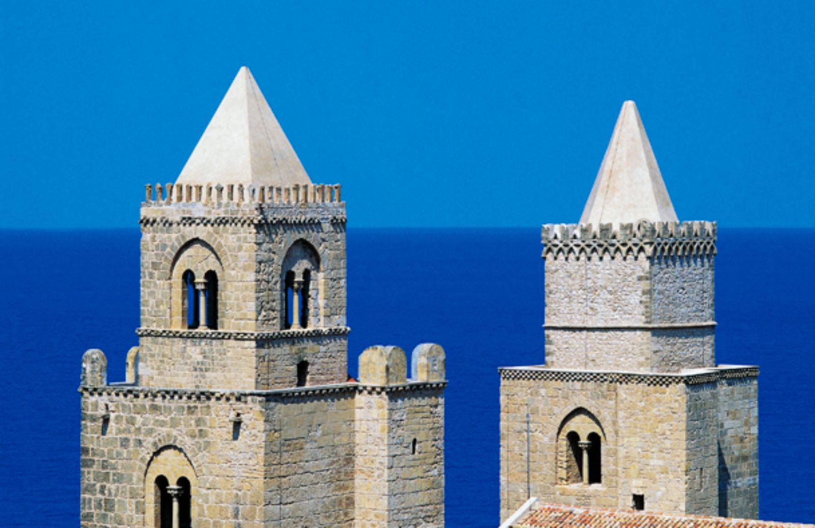 Cefalù: il borgo del Duomo e della Rocca