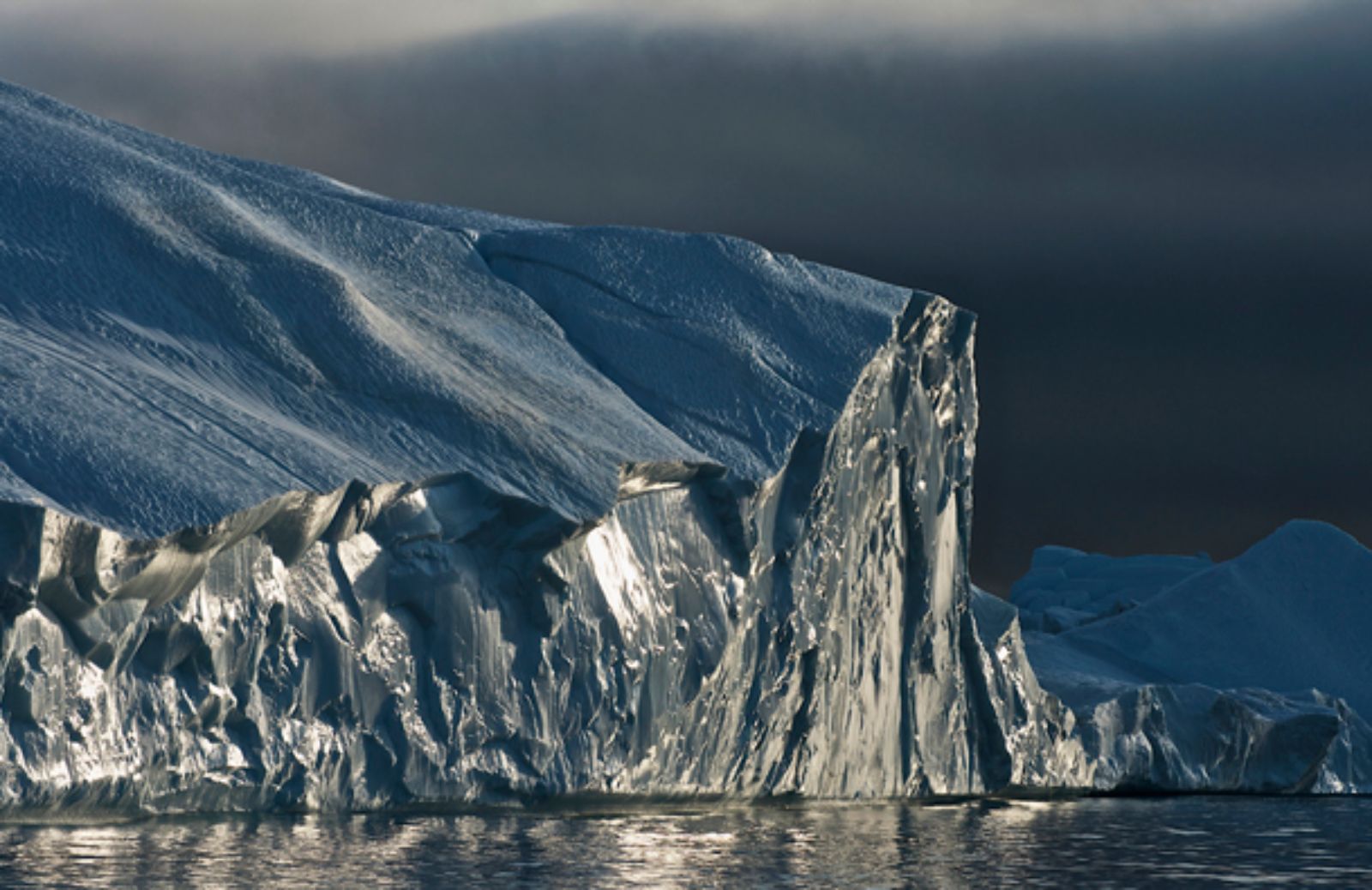 Navigare nel ghiaccio tra i fiordi della Groenlandia