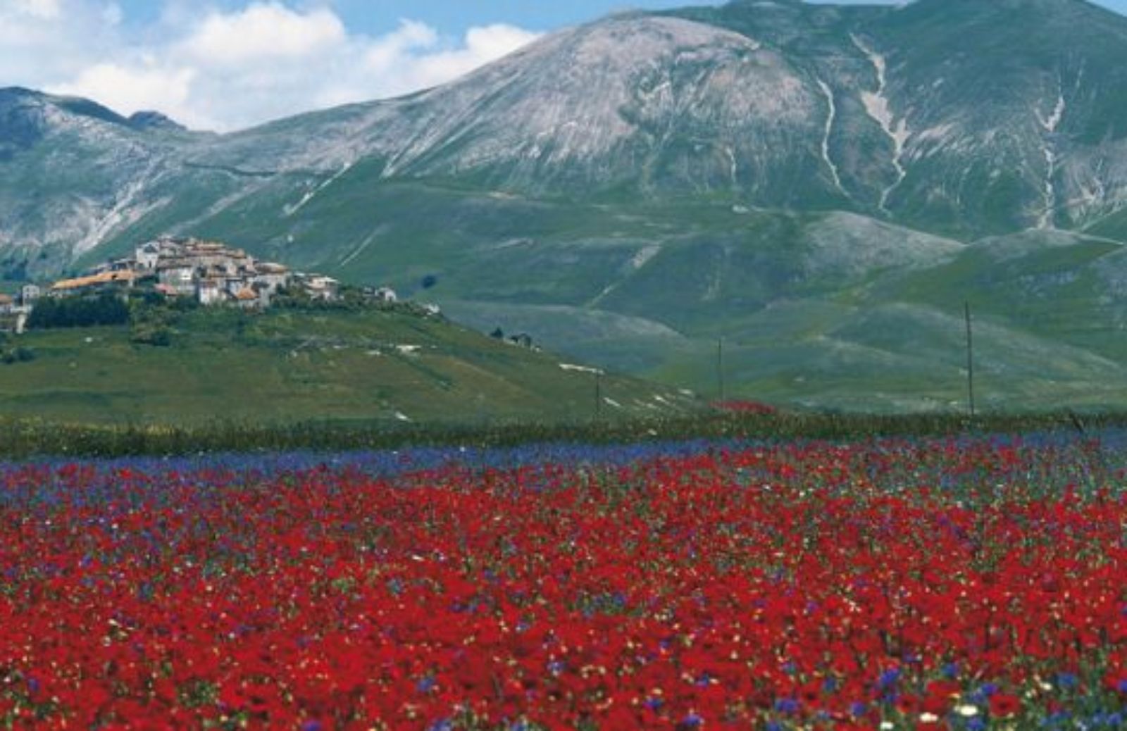 Nella grotta della Sibilla, sui monti Sibillini