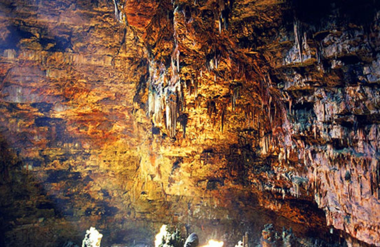 Viaggio al centro della Terra: le grotte di Castellana