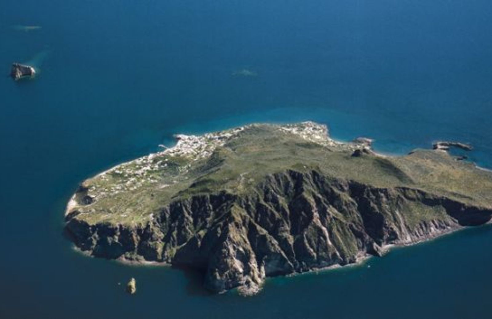 Alle isole Eolie sulle tracce di Eolo e Vulcano