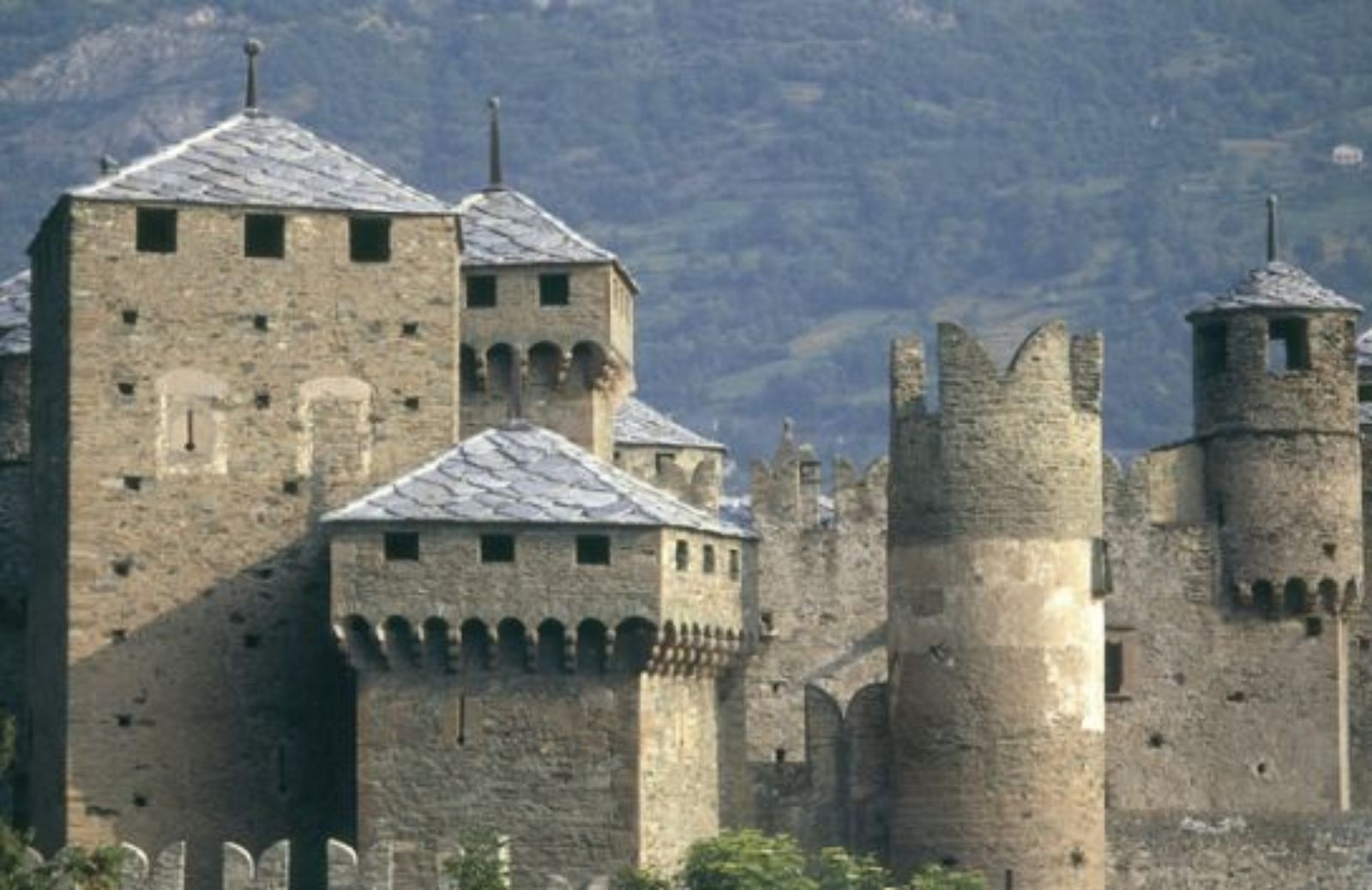 Atmosfera fiabesca tra le montagne di Aosta