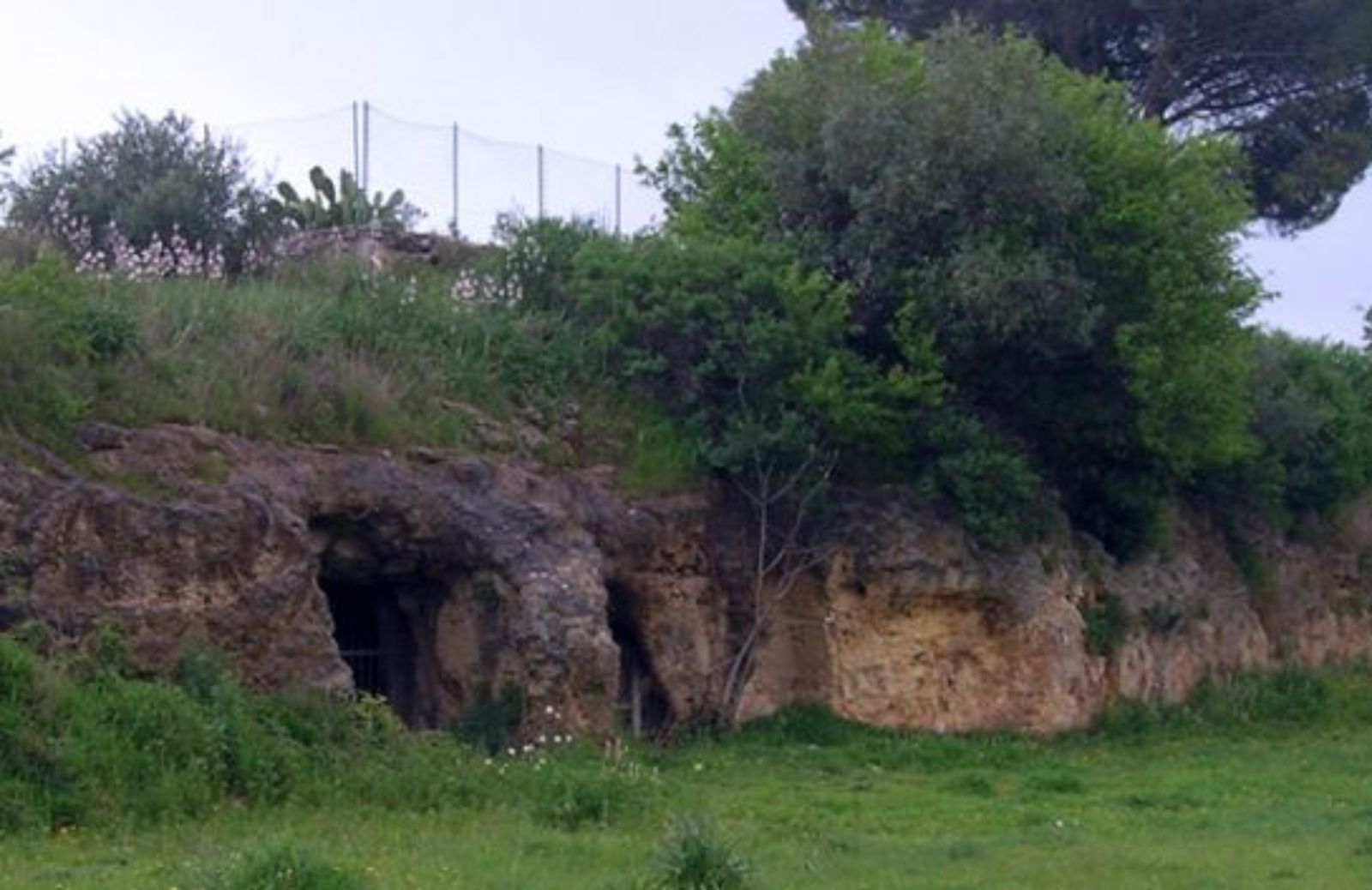 Chiese scavate nel tufo