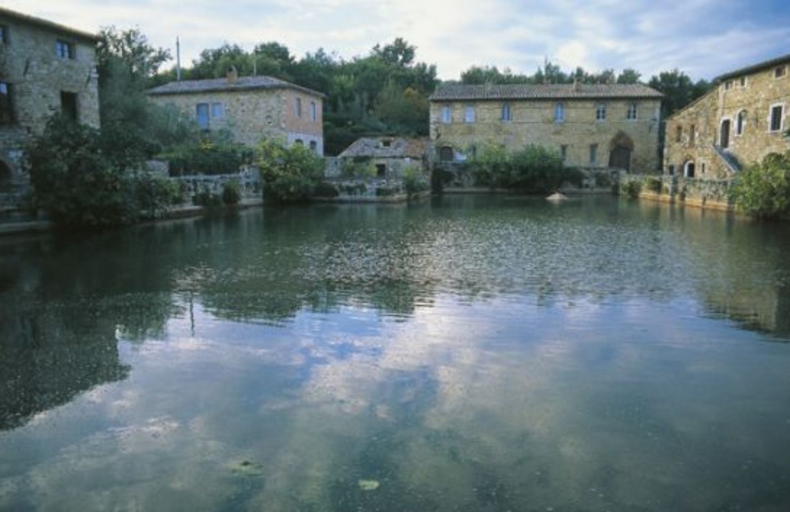 E per piazza una vasca