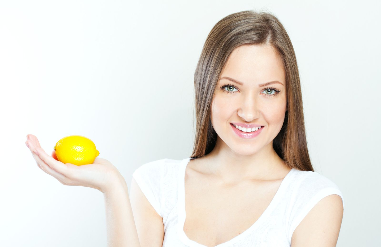 Limone, schiarente e sbiancante naturale: dai capelli… ai denti!