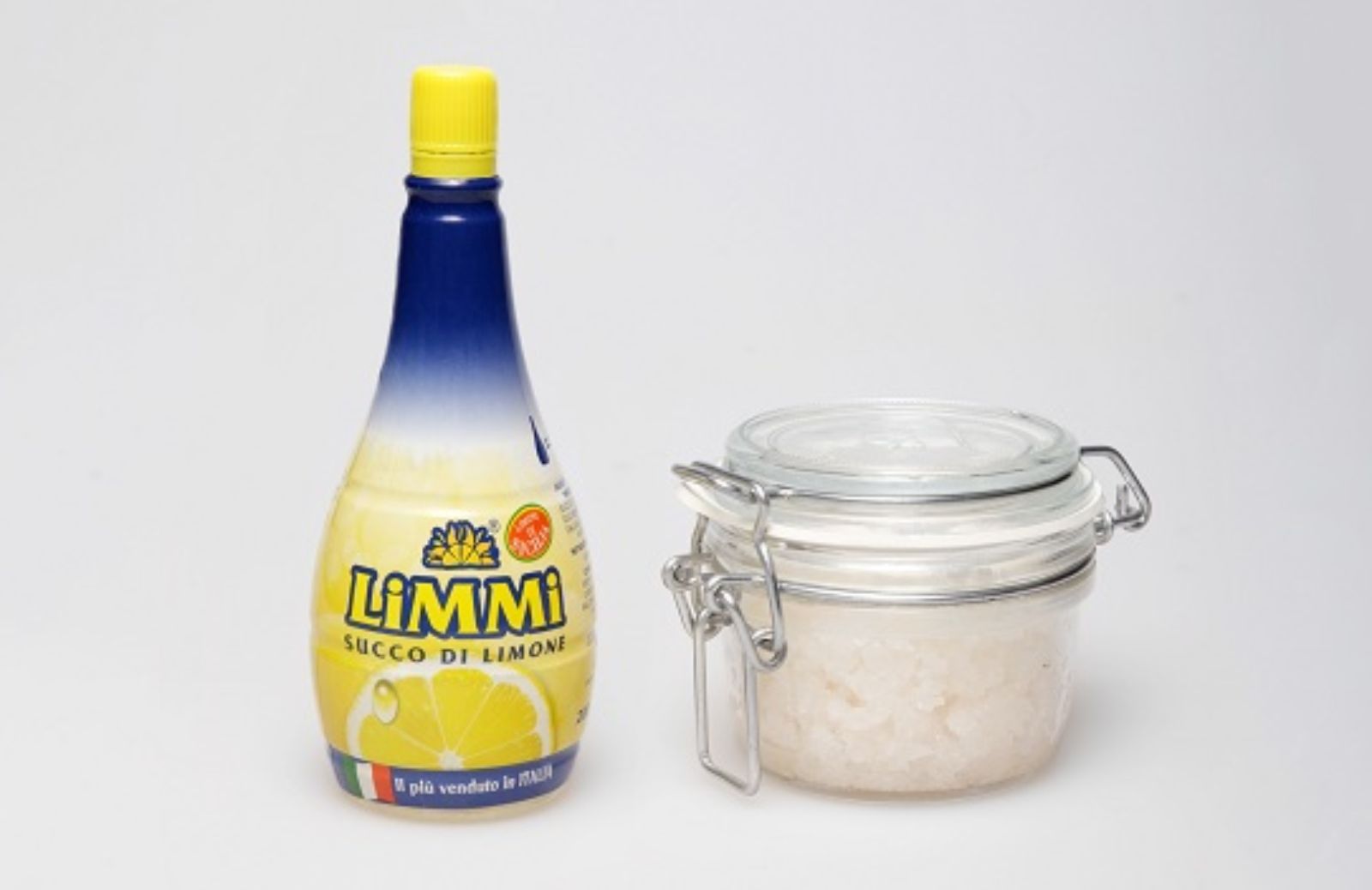 Ricette beauty con succo di limone: scrub corpo tonificante al limone e rosmarino