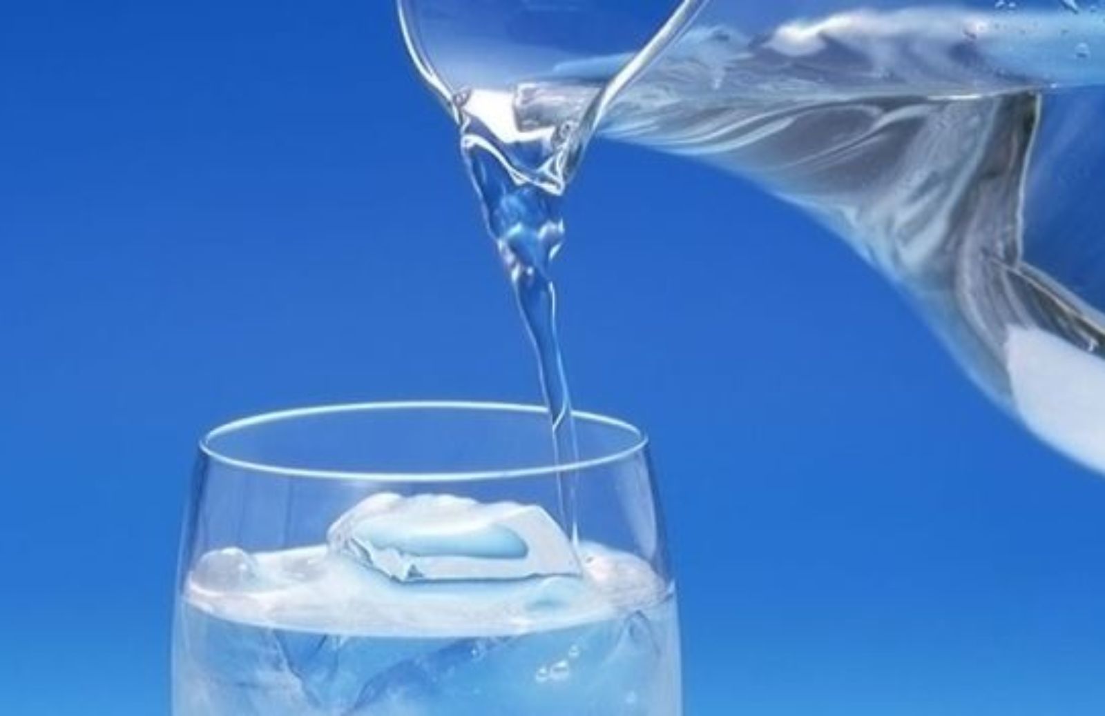 Come bere più acqua: l'alleata della salute