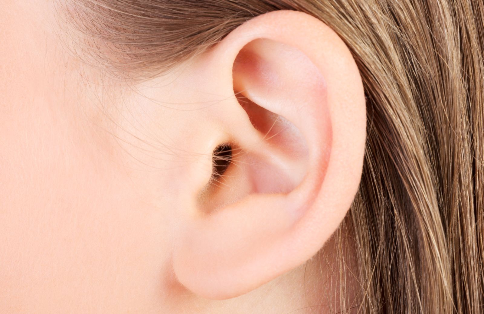 Come correggere le orecchie a sventola senza chirurgia invasiva