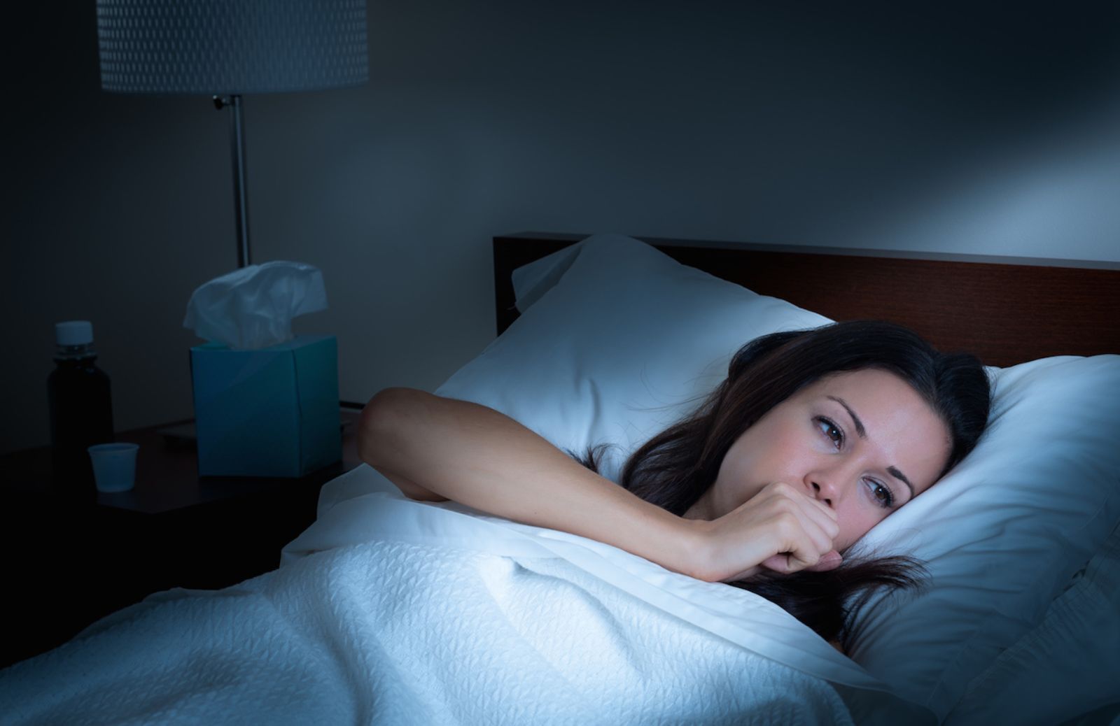 Tosse secca notturna: sintomi, cause e rimedi