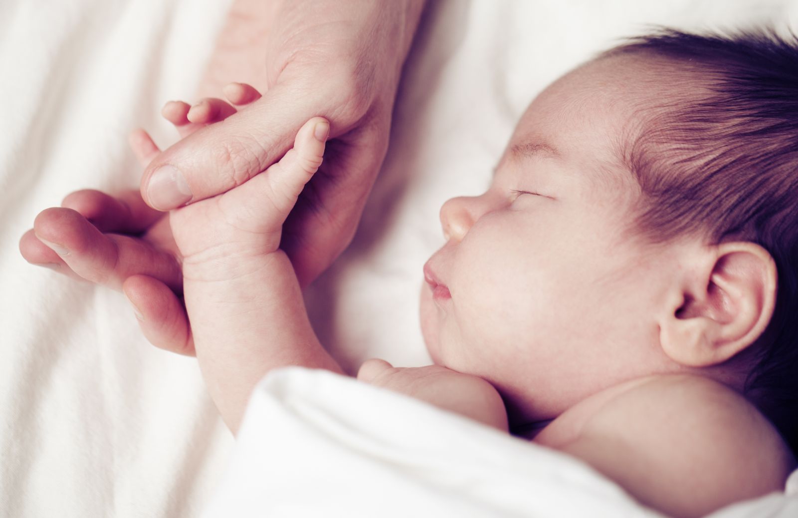 La cura del neonato: i segreti per prendersi cura della sua pelle
