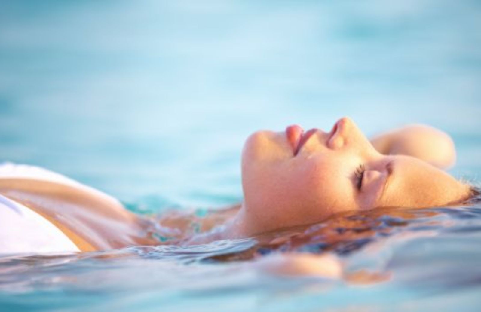 Come rilassarsi con la floating therapy: la terapia del galleggiamento