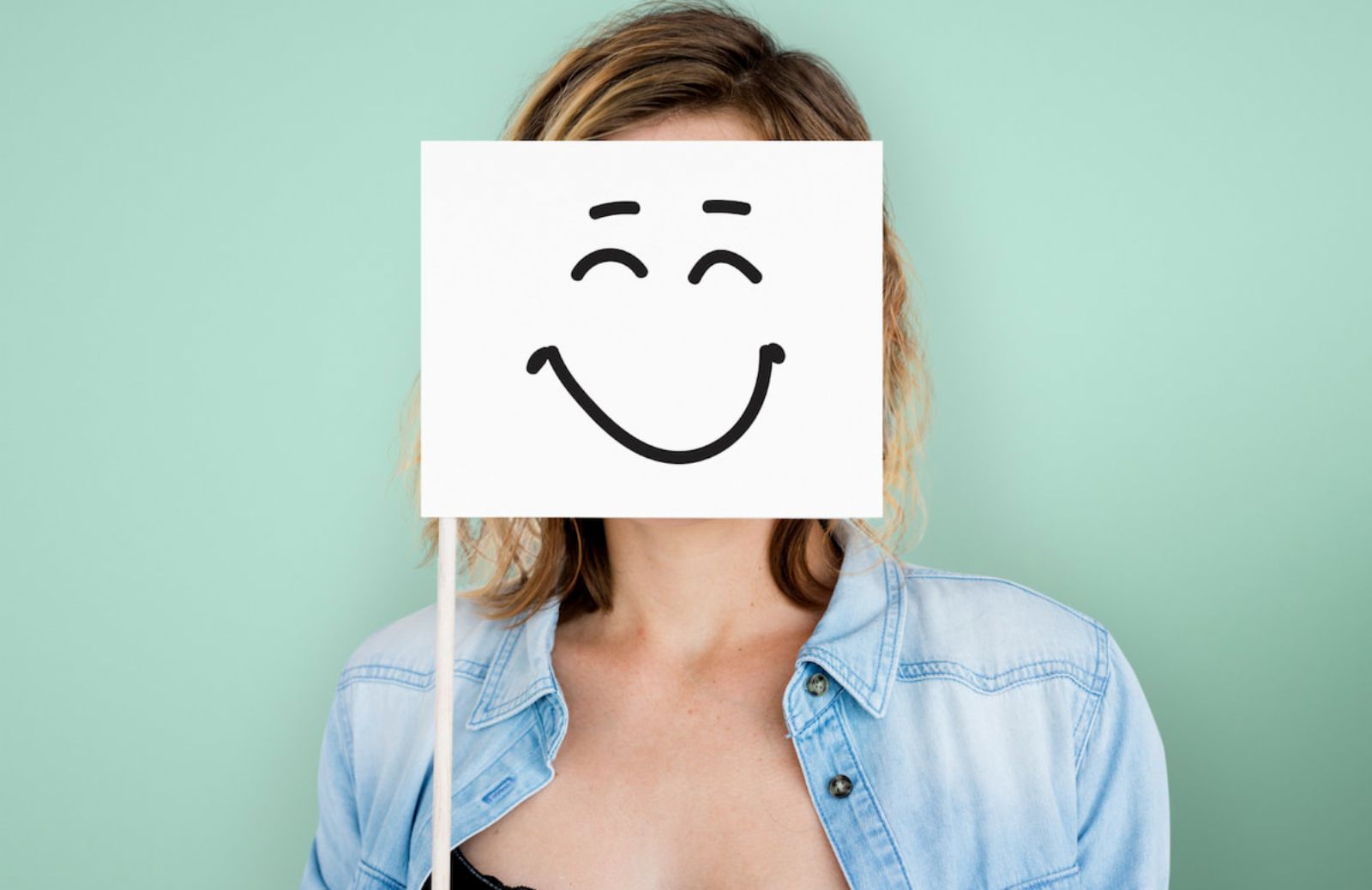 Toxic positivity: quando la dittatura del sorriso diventa un veleno