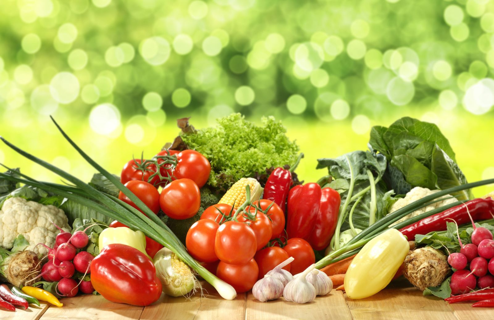 Come difendersi dalle allergie alimentari in estate: attenzione a frutta e verdura crude
