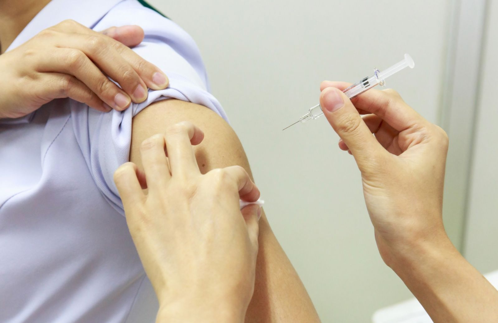 Come proteggere la salute dopo la menopausa con i vaccini
