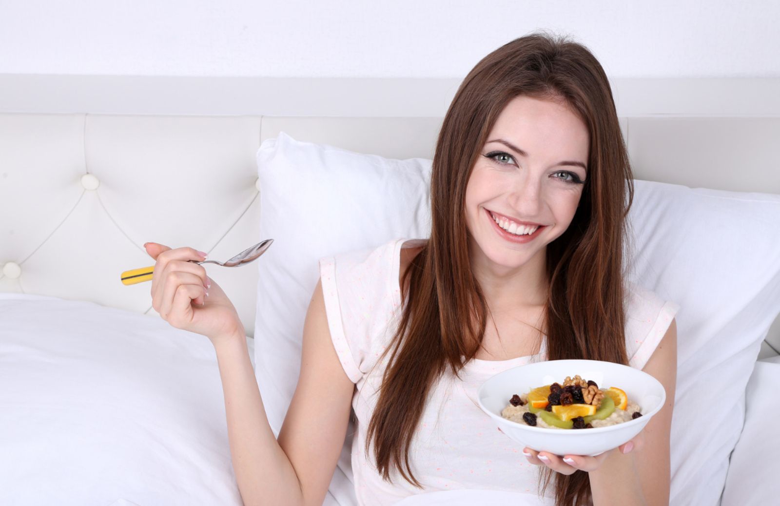 Alimentazione contro i disturbi del sonno: sì alle fibre, no a zuccheri e grassi saturi