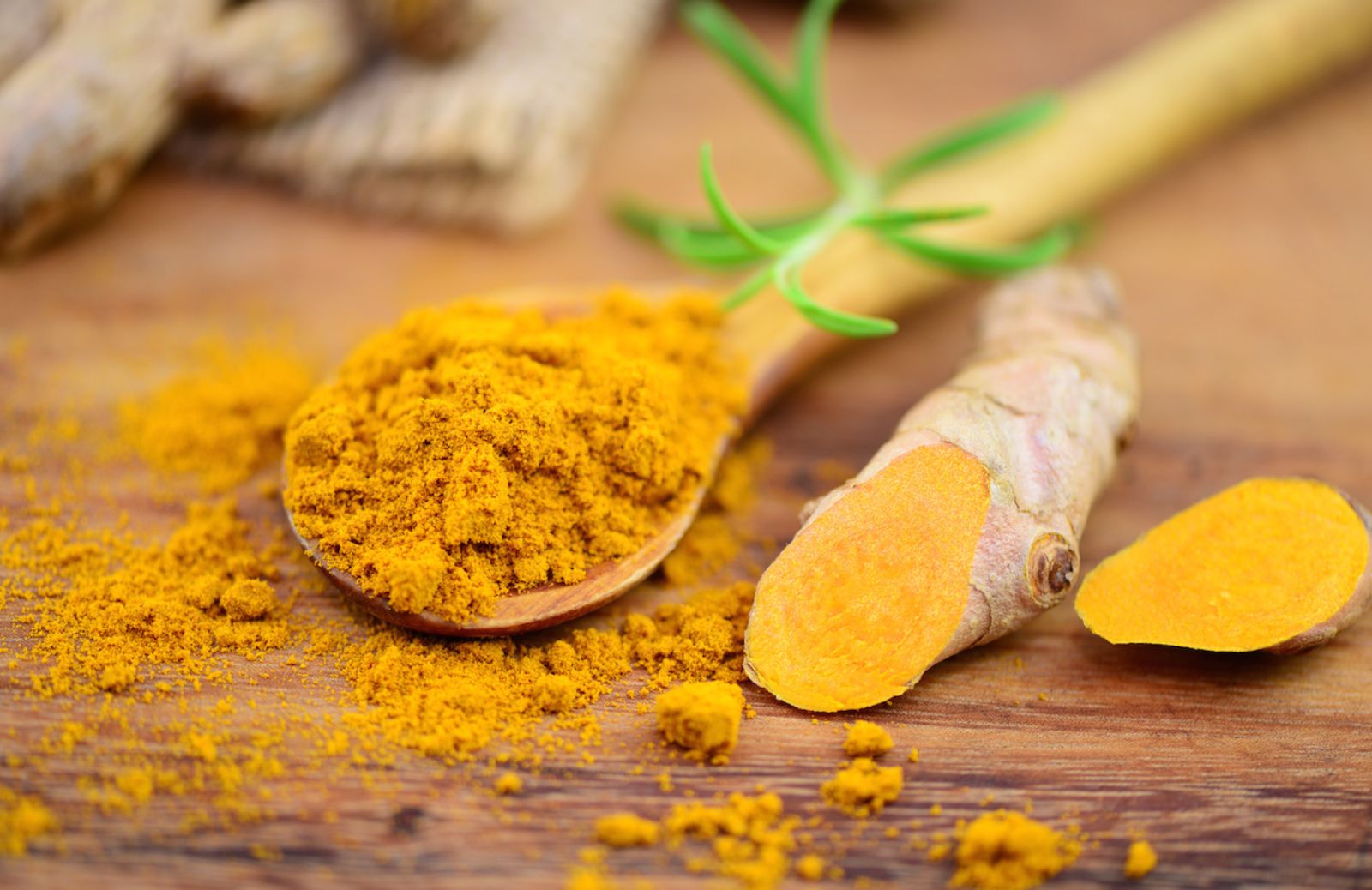 Come nutrire il cervello con la curcuma