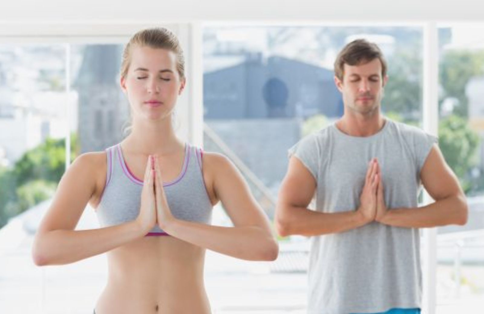 Come fare yoga in coppia