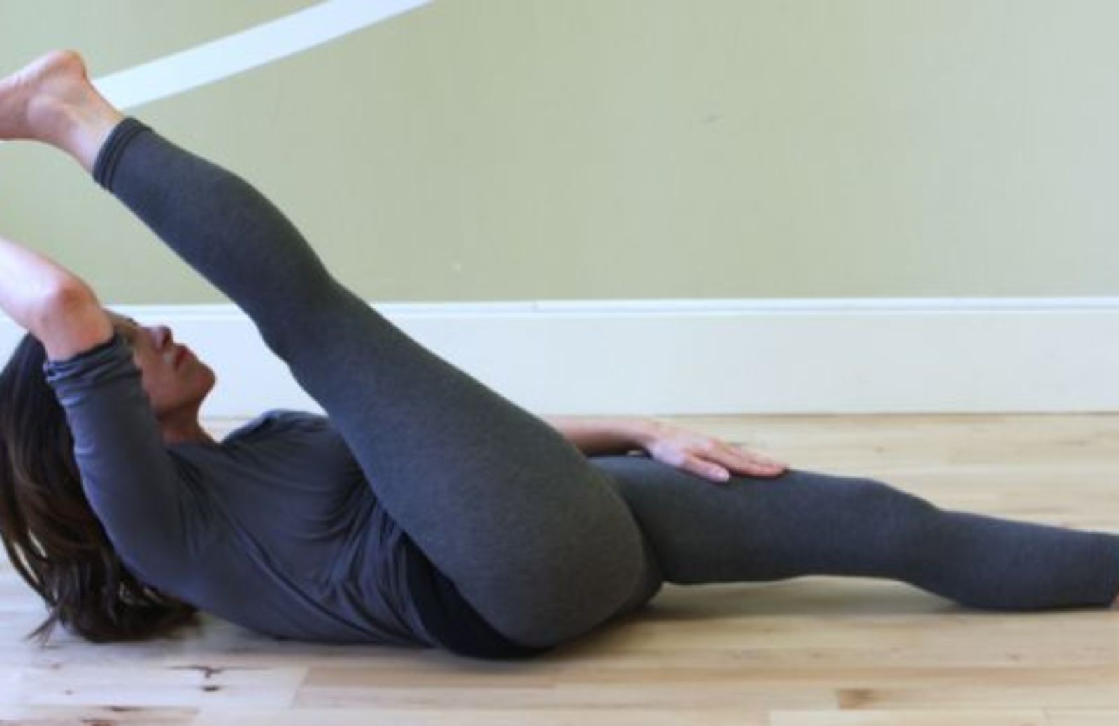 Come imparare a fare yoga: asana supine. Estensione delle gambe