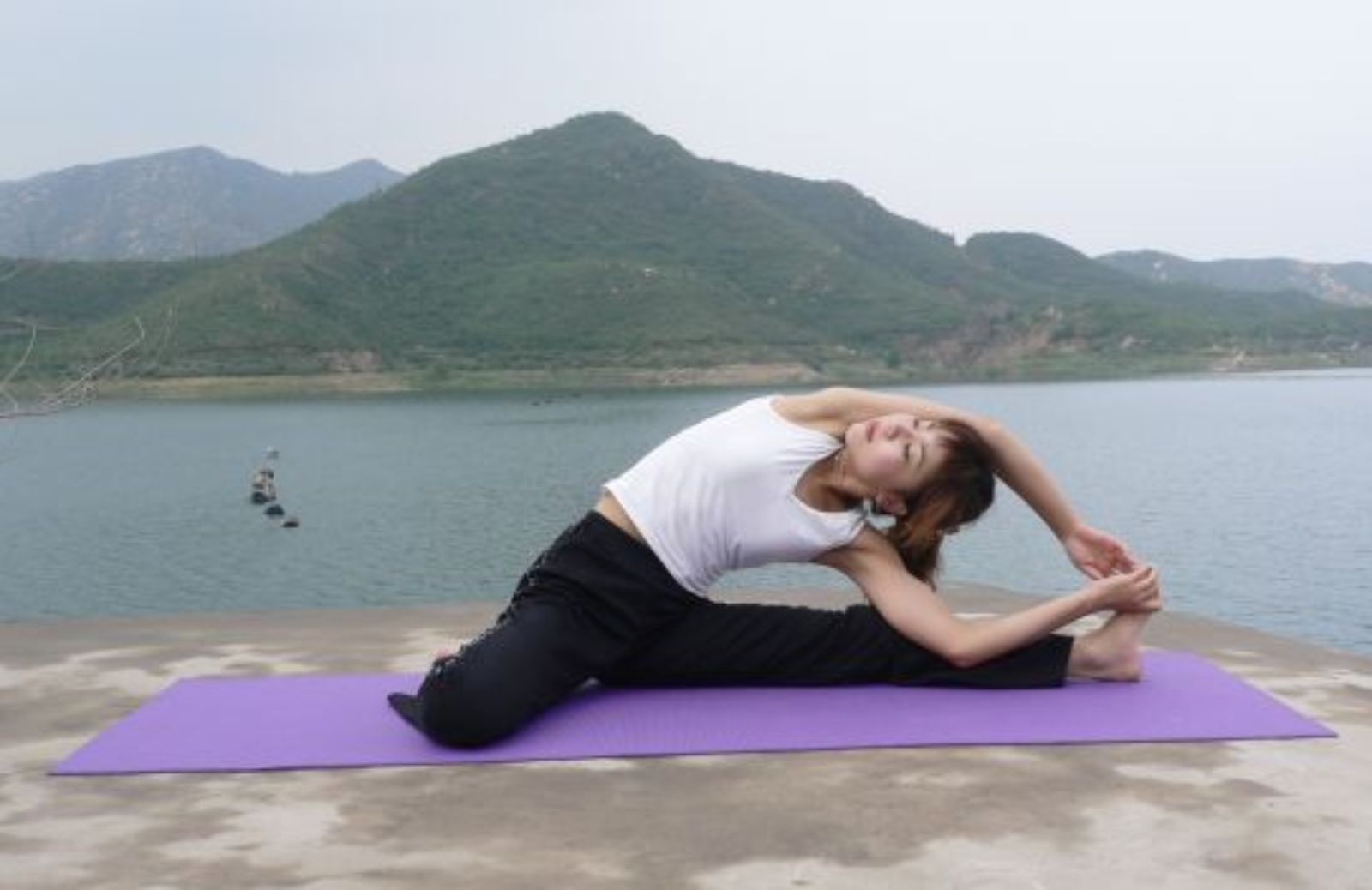 Come restare in forma e senza stress con lo yoga