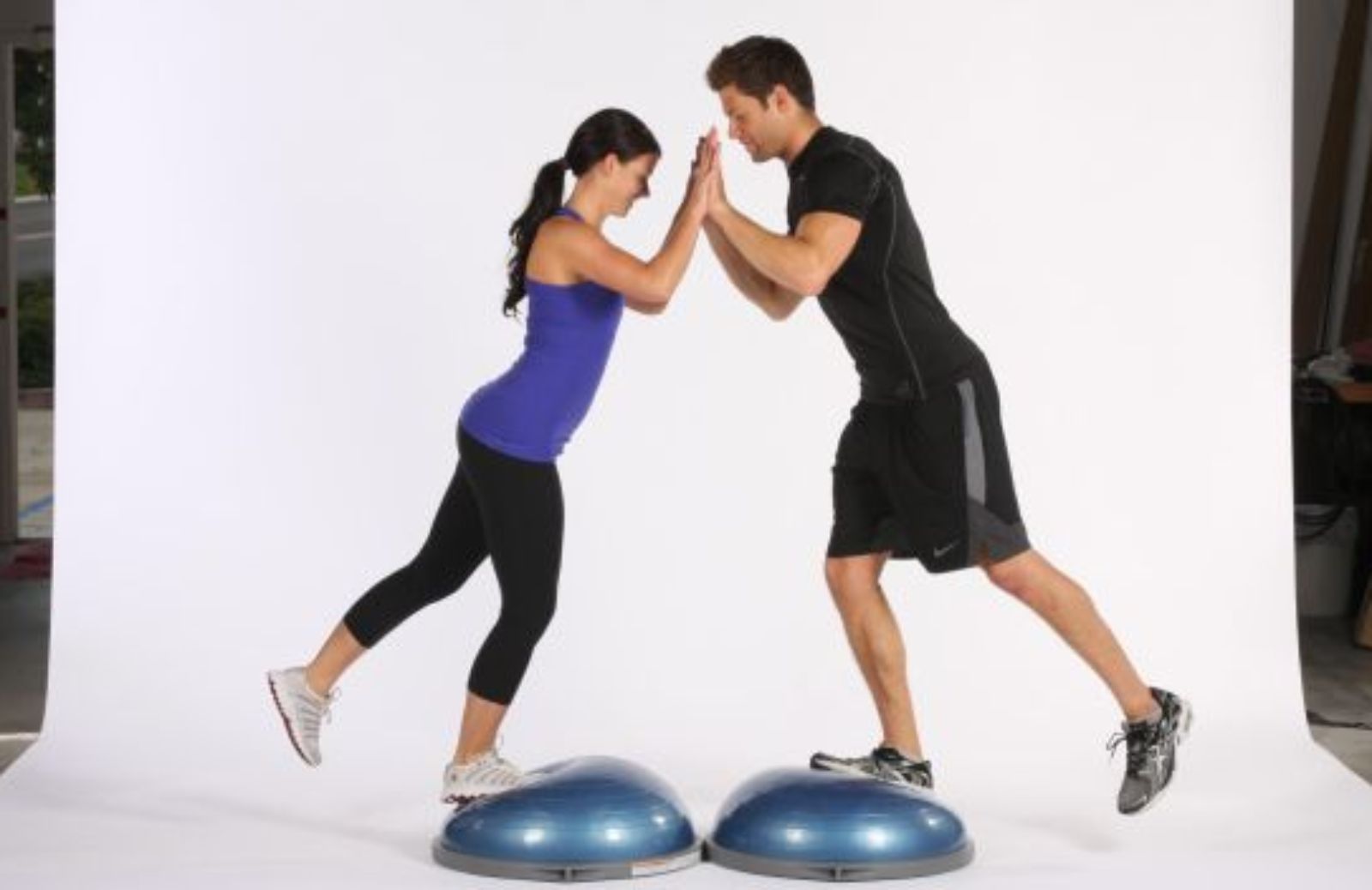 Come tonificare gambe, glutei e addominali con il bosu