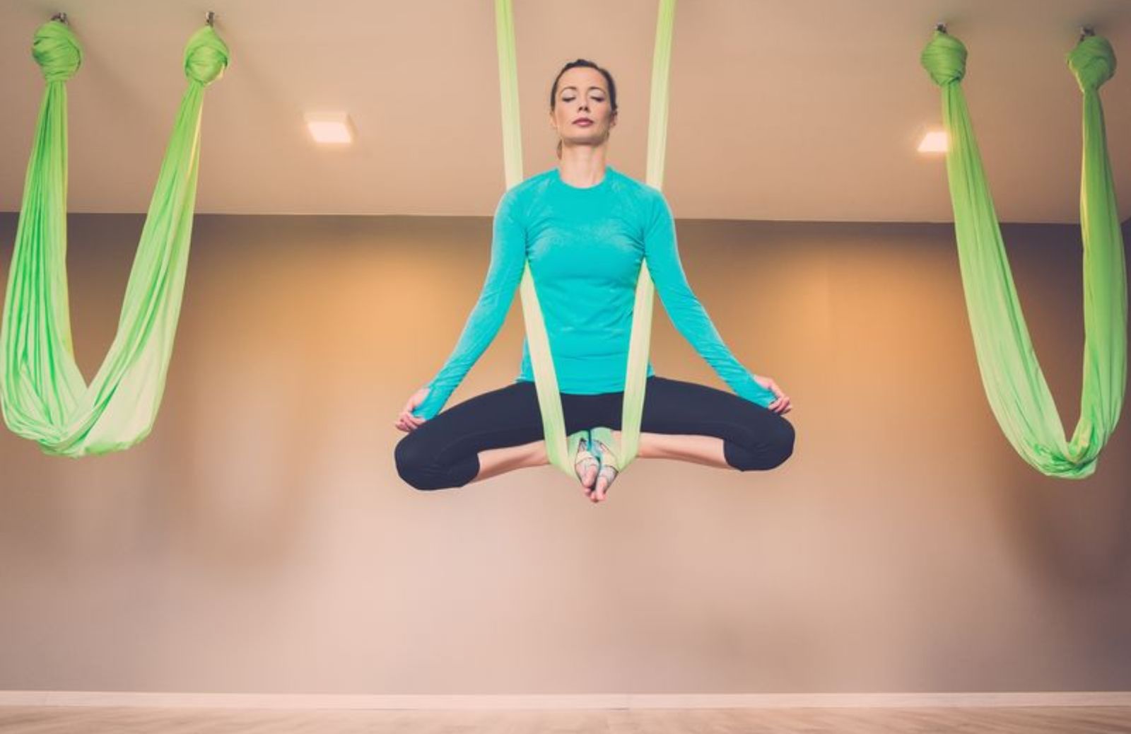 Aerial hammock: la disciplina che unisce yoga e antigravità