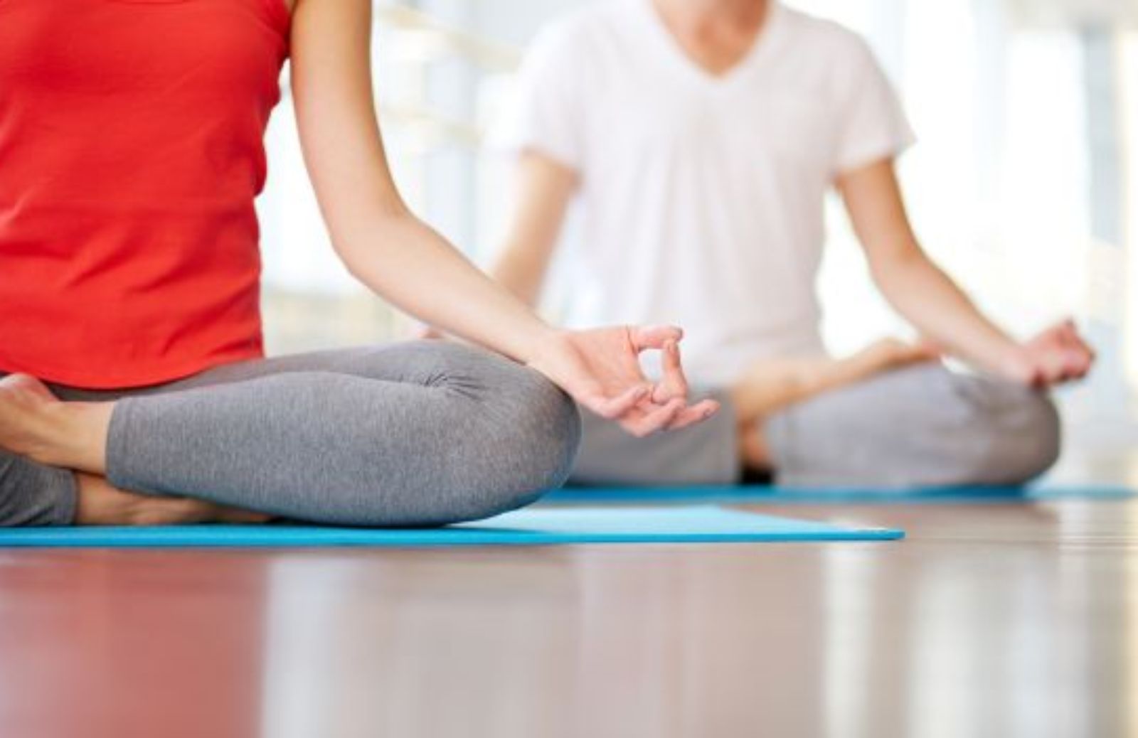 Fare hot yoga fa male? Le ricerche dicono di no