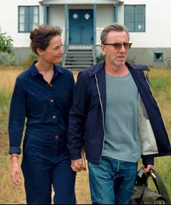 <p>Scritto e diretto dalla francese Mia Hansen-Løve, al primo film in inglese. Ha come protagonisti una coppia di registi (Tim Roth e Vicky Krieps) che si stabilisce per un'estate sull'isola svedese di Fårö, dove Ingmar Bergman visse a lungo e girò Come in uno specchio.</p>
