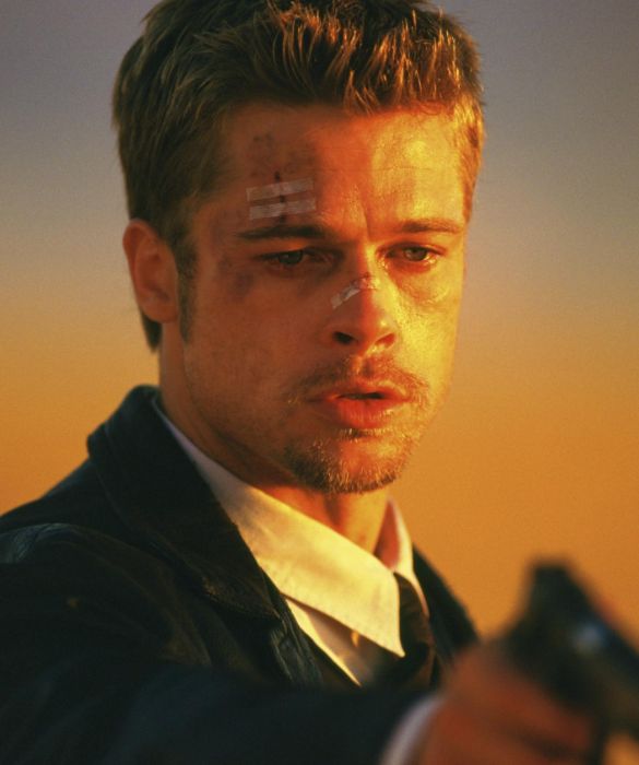 <p>L’ultimo film di <strong>Brad Pitt</strong>, Ad Astra (2019), è stato accolto positivamente dalla critica ma non ha avuto un grande successo al botteghino. Ci sta, in una carriera lunga e prolifica come quella del <strong>divo di Hollywood</strong>, di fare qualche passo falso. In compenso, provando a fare una top ten delle sue performance non c’è che l’imbarazzo della scelta. E noi, appunto, ci abbiamo provato, lasciando a malincuore fuori film romantici come Vento di passioni (1994) e Vi presento Joe Back (1998), i notevoli Babel (2006) e Burn After Reading (2008), nonché Fury (2014), The Tree of Life (2011) e Mr. & Mrs. Smith (2005), che fece nascere l’amore con Angelina Jolie (ecco le cose da sapere sul divorzio dei Brangelina). Fuori anche 12 anni schiavo (2013) e Thelma & Louise (1991), non perché non meritassero, ma per la brevità della sua parte. Ecco la top ten (in ordine casuale) della <strong>filmografia di Brad Pitt</strong>.</p>
