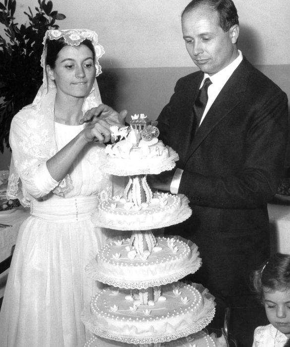 <p>Nel 1964 sposa il regista teatrale Beppe Menegatti, che curerà quasi tutte gli spettacoli interpretati poi dalla moglie. La coppia avrà un figlio, Francesco. <br />
 </p>
