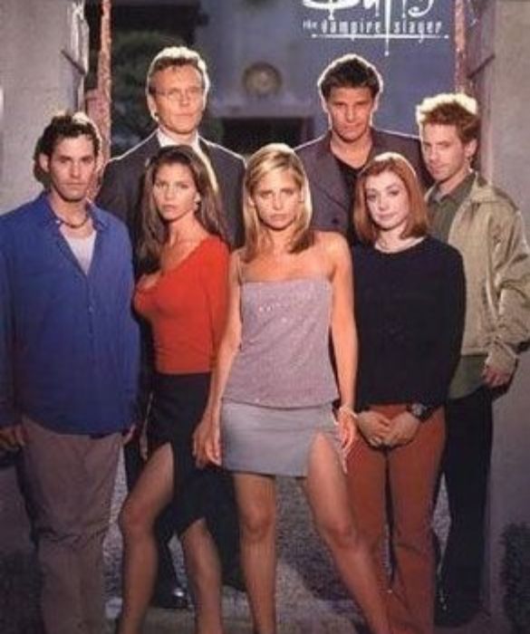 <p>Dopo più di 20 anni dalla messa in onda del primo episodio della serie, le voci di un possibile ritorno si sono fatte sempre più insistenti. Angel e Buffy torneranno? Al momento non sono emerse novità.</p>
